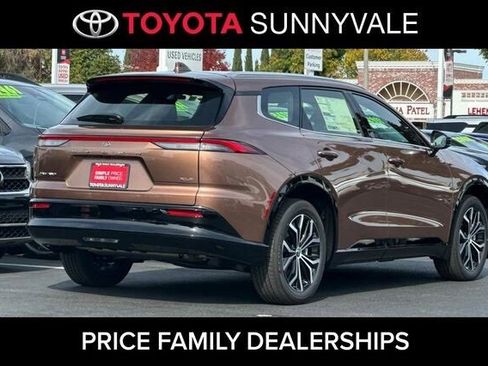 New 2025 Toyota Crown Signia image 2