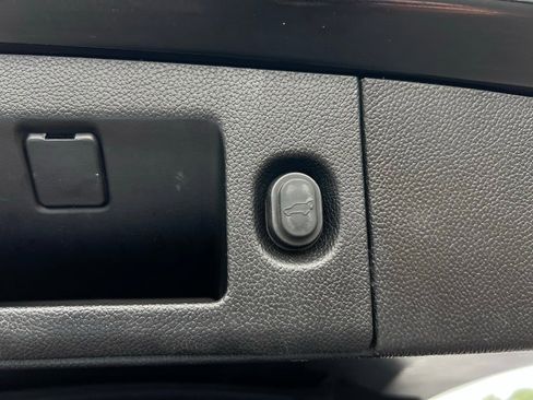 Used 2019 Chevrolet Suburban LT image 28