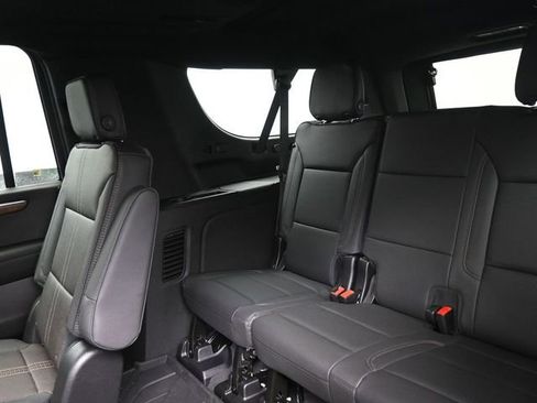 New 2026 Chevrolet Suburban High Country image 9