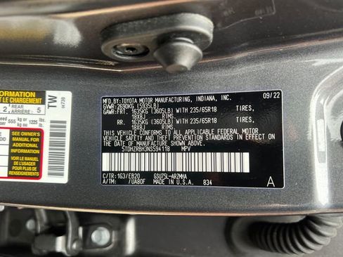 Used 2022 Toyota Highlander XLE image 37