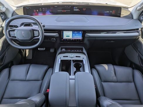 New 2025 Lincoln Navigator Reserve image 17