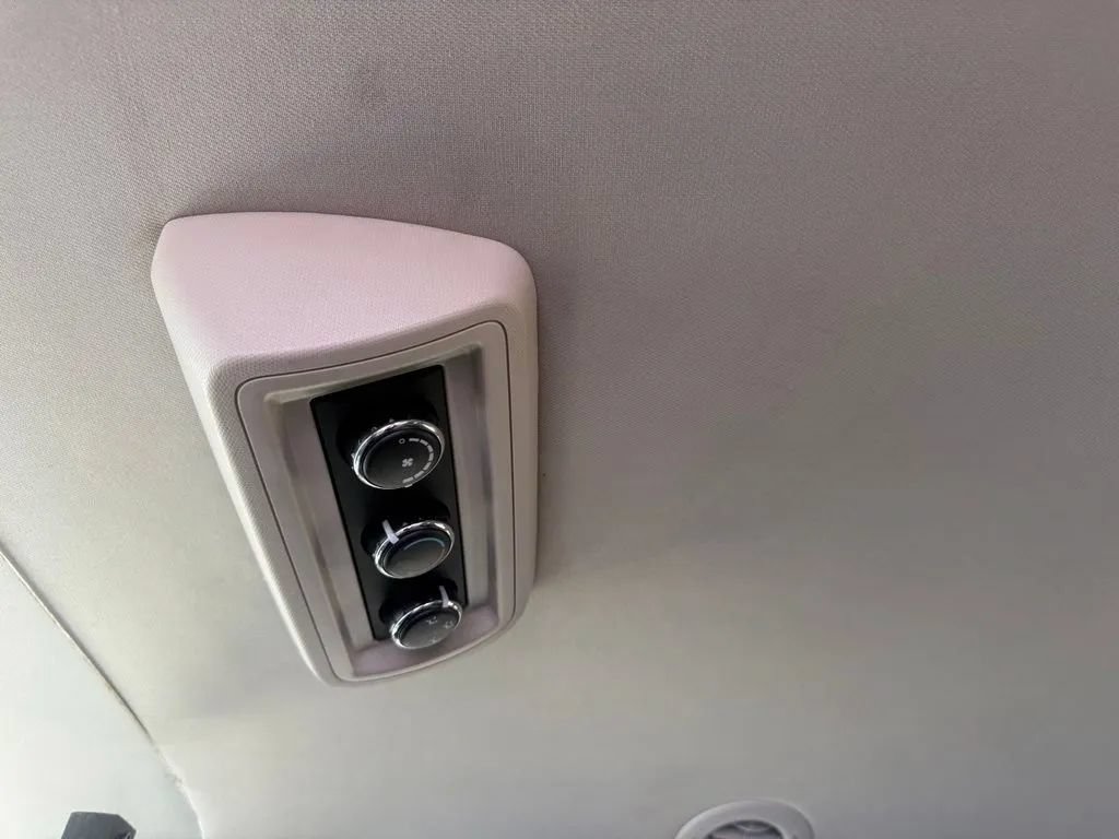 Used 2019 Dodge Grand Caravan SE FWD image 15