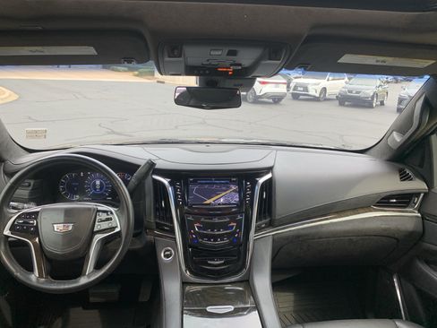 Used 2017 Cadillac Escalade Platinum AWD/4WD image 30