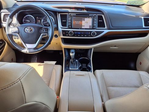 Used 2019 Toyota Highlander Limited image 12