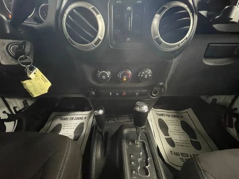 Used 2018 Jeep Wrangler Unlimited Rubicon AWD/4WD image 22