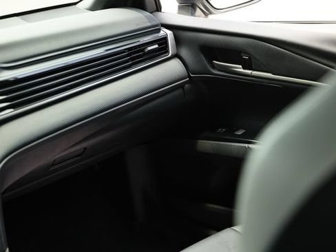 Used 2025 Toyota Camry SE FWD image 28