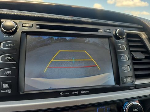 Used 2016 Toyota Highlander Limited w/ Driver Technology Package AWD/4WD image 35