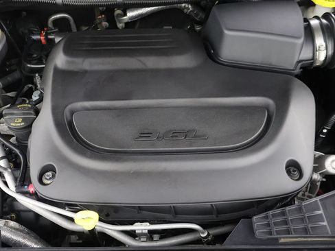 Used 2023 Chrysler Pacifica Touring-L FWD image 21
