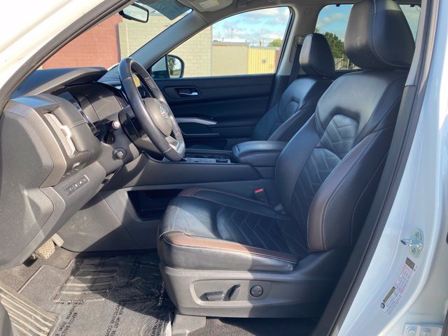 Used 2023 Nissan Pathfinder Platinum w/ Lighting Package (N93) AWD/4WD image 14