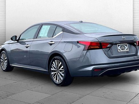 Used 2025 Nissan Altima 2.5 SV FWD image 11