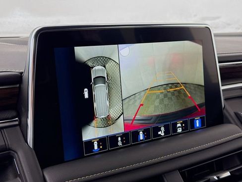 Used 2024 Chevrolet Suburban Premier image 17