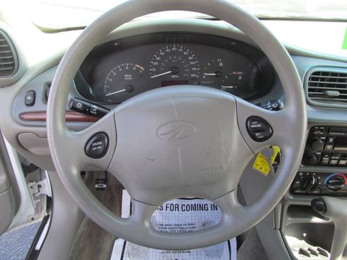 Used 1999 Oldsmobile Cutlass GL w/ Convenience Pkg FWD image 11