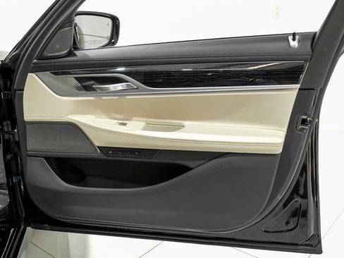 Used 2021 BMW ALPINA B7 xDrive image 42