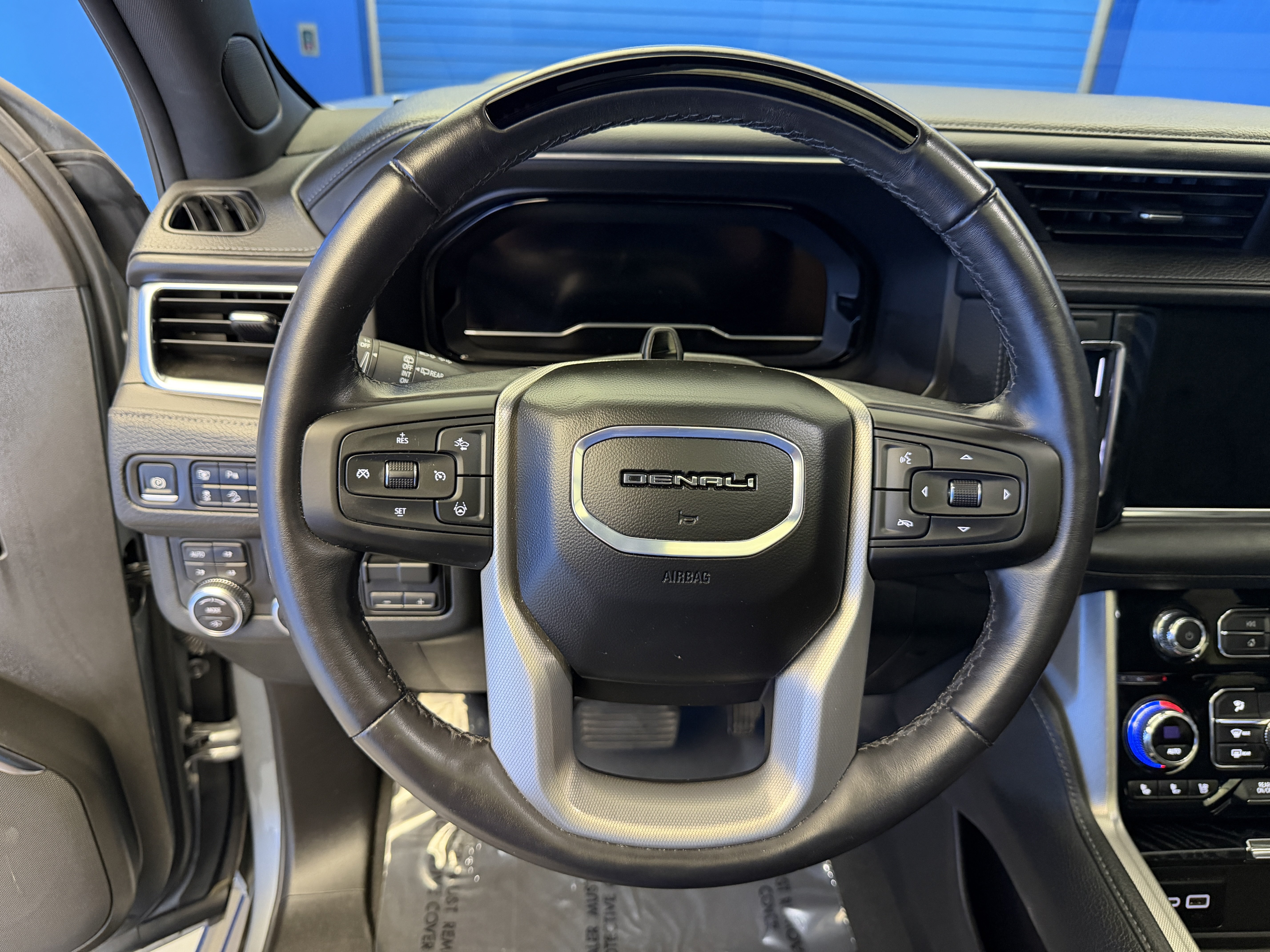 Used 2024 GMC Yukon XL Denali w/ Denali Reserve Package AWD/4WD image 17