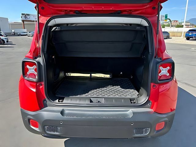 Used 2018 Jeep Renegade Altitude w/ Advanced Technology Group AWD/4WD image 15