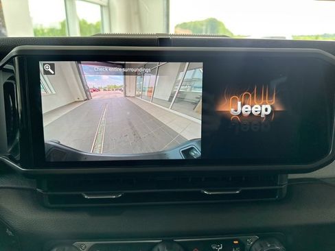 Used 2024 Jeep Gladiator Sport image 25