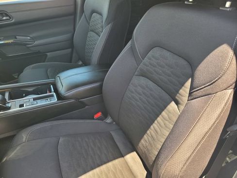 Certified 2025 Nissan Pathfinder SV FWD image 13