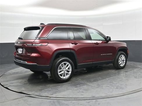 New 2025 Jeep Grand Cherokee Laredo image 4