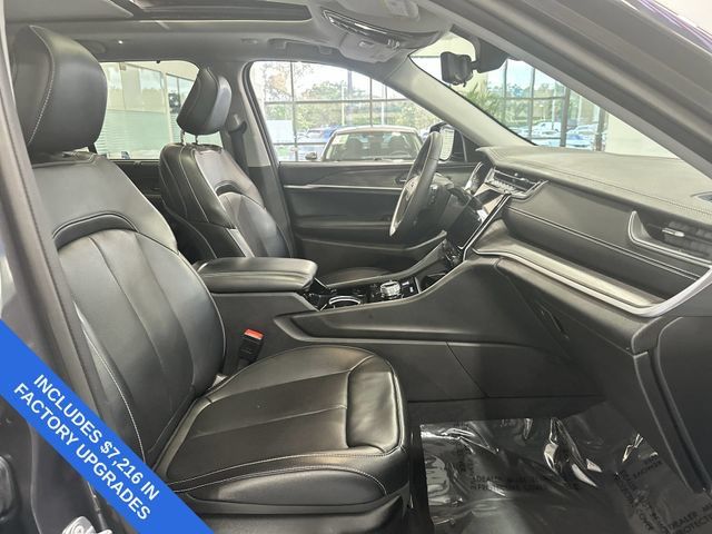 Used 2023 Jeep Grand Cherokee Limited w/ Luxury Tech Group II AWD/4WD image 30