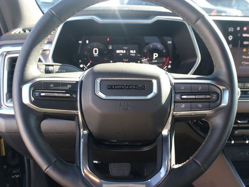Used 2024 GMC Canyon Denali AWD/4WD image 18