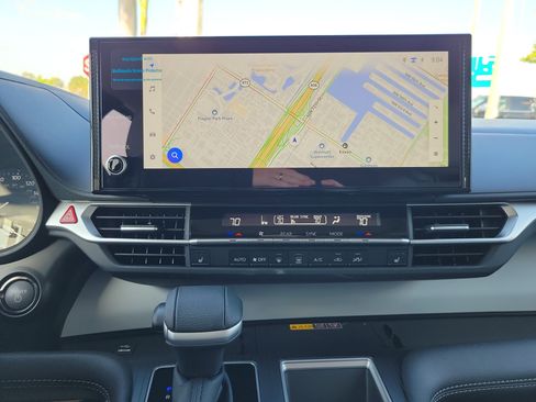 Used 2026 Toyota Sienna XLE FWD image 10
