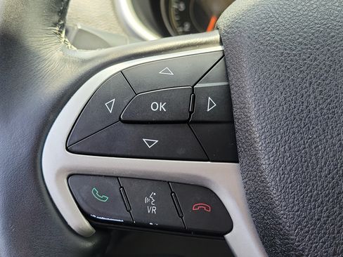 Used 2016 Jeep Cherokee Limited FWD image 23