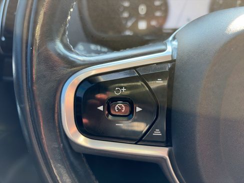 Used 2018 Volvo XC90 T6 Momentum w/ Convenience Package AWD/4WD image 24