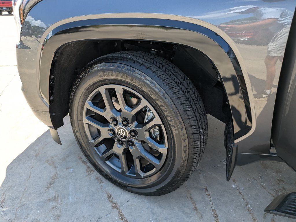 Used 2025 Toyota Sequoia Platinum AWD/4WD image 43