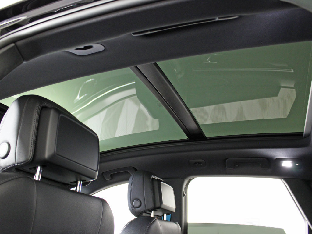 Certified 2022 Porsche Macan AWD/4WD image 22