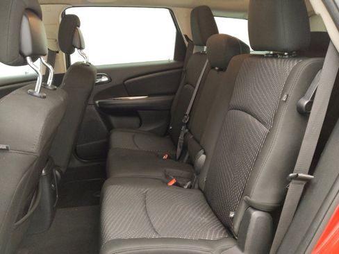 Used 2019 Dodge Journey SE w/ Blacktop Package FWD image 18