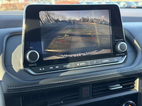 Used 2023 Nissan Rogue SV image 10