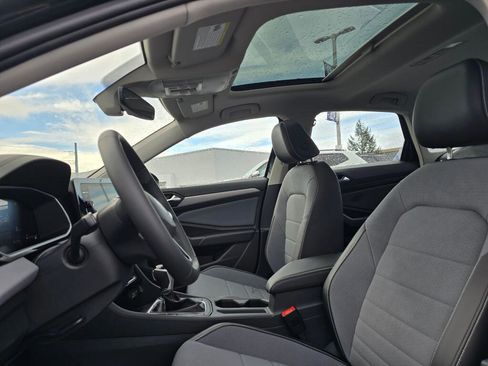 New 2026 Volkswagen Jetta SE FWD image 19