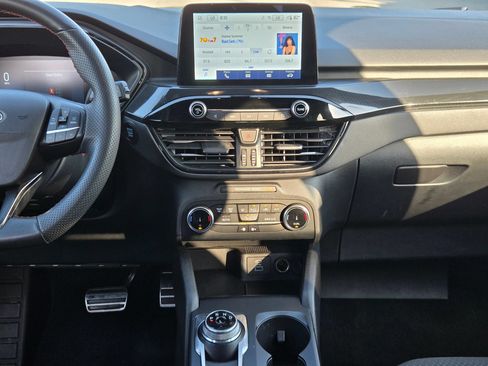 Used 2023 Ford Escape ST-Line FWD image 16