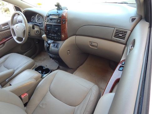 Used 2005 Toyota Sienna XLE Limited image 36
