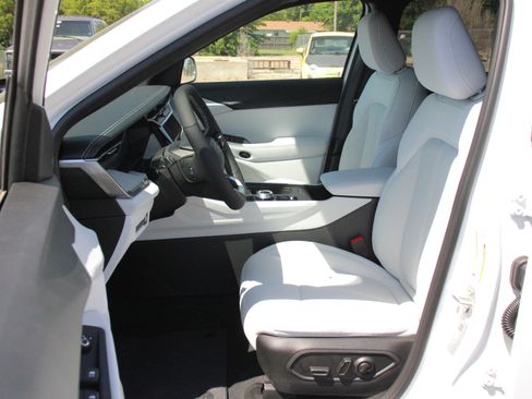 Used 2026 Jeep Cherokee Laredo AWD/4WD image 2