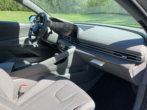 Used 2023 Hyundai Elantra SEL w/ Convenience Package FWD image 28