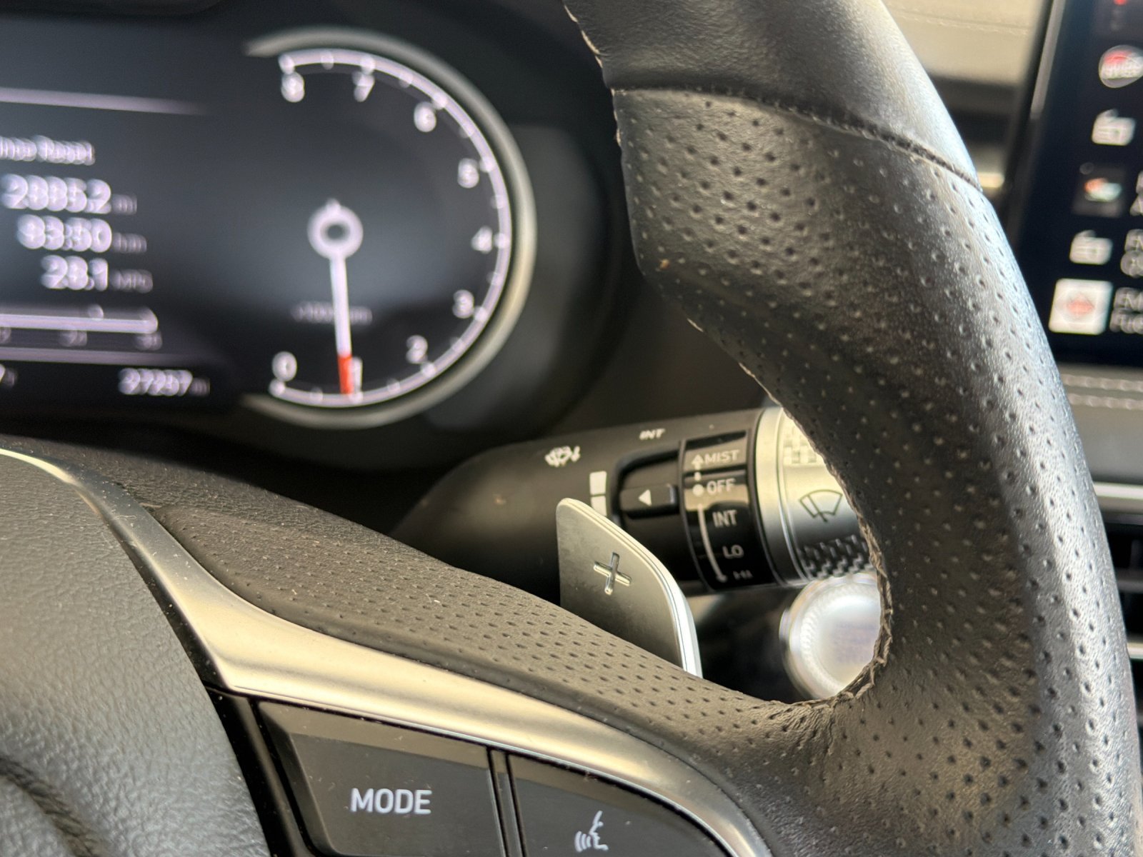 Used 2025 Genesis G70 2.5T RWD image 29
