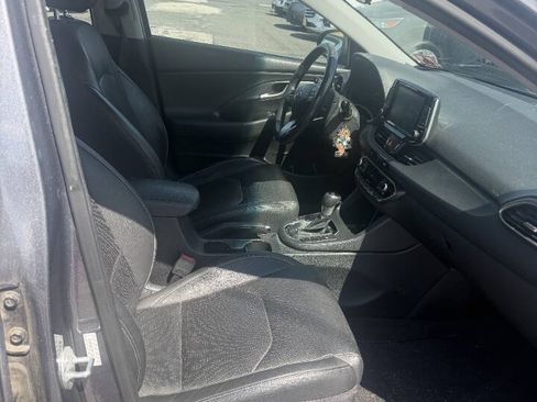 Used 2019 Hyundai Elantra GT w/ Style Package 02 FWD image 3