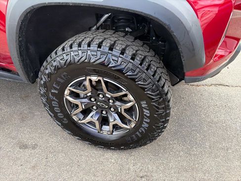 Used 2025 Chevrolet Colorado ZR2 AWD/4WD image 4