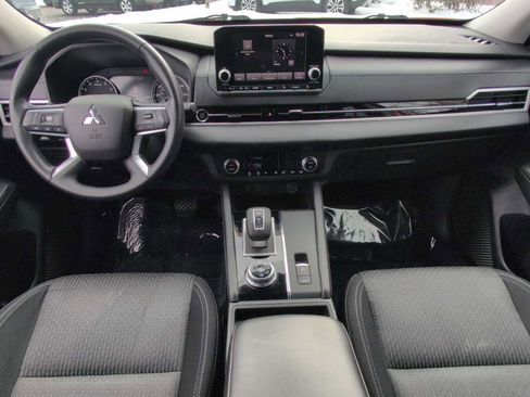 Used 2022 Mitsubishi Outlander ES image 16