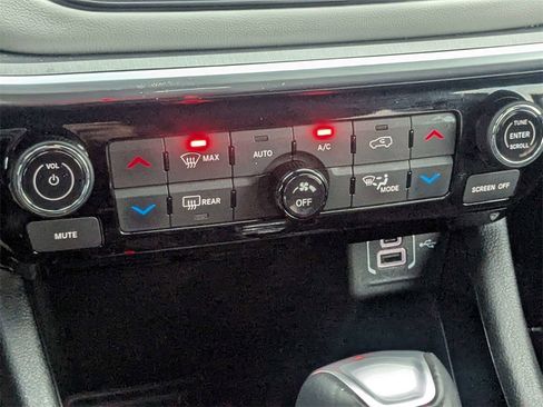 Used 2025 Jeep Compass Limited image 23