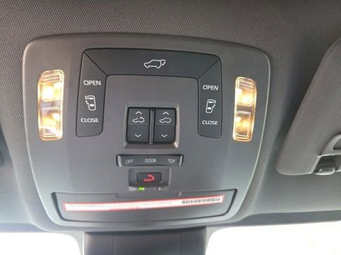 Used 2023 Toyota Sienna XSE image 25