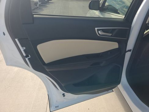 Used 2024 Ford Edge SEL image 12