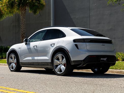 Used 2025 Porsche Macan Turbo Electric AWD/4WD image 21