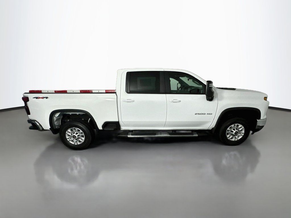 Used 2024 Chevrolet Silverado 2500 LT AWD/4WD image 8