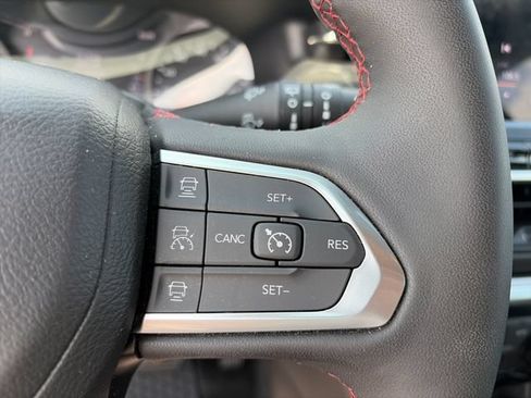 Used 2026 Jeep Compass Trailhawk AWD/4WD image 12
