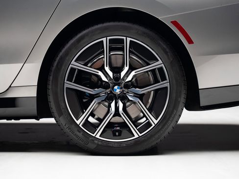 Used 2023 BMW 740i RWD image 21