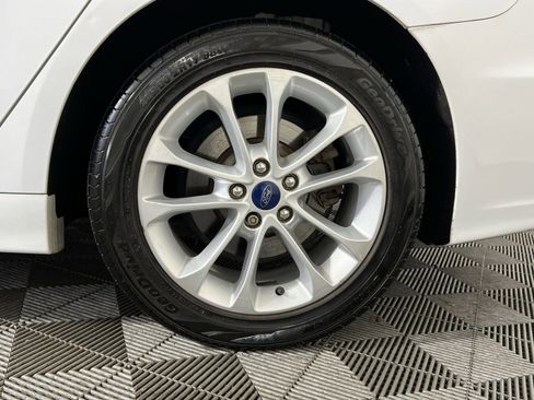 Used 2019 Ford Fusion SE image 12