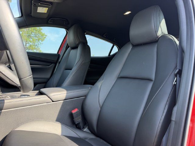 Used 2019 MAZDA MAZDA3 Hatchback w/ Preferred Package FWD image 12