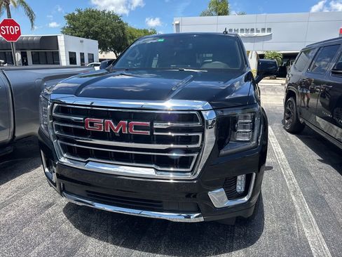Used 2024 GMC Yukon SLT w/ SLT Luxury Package image 2